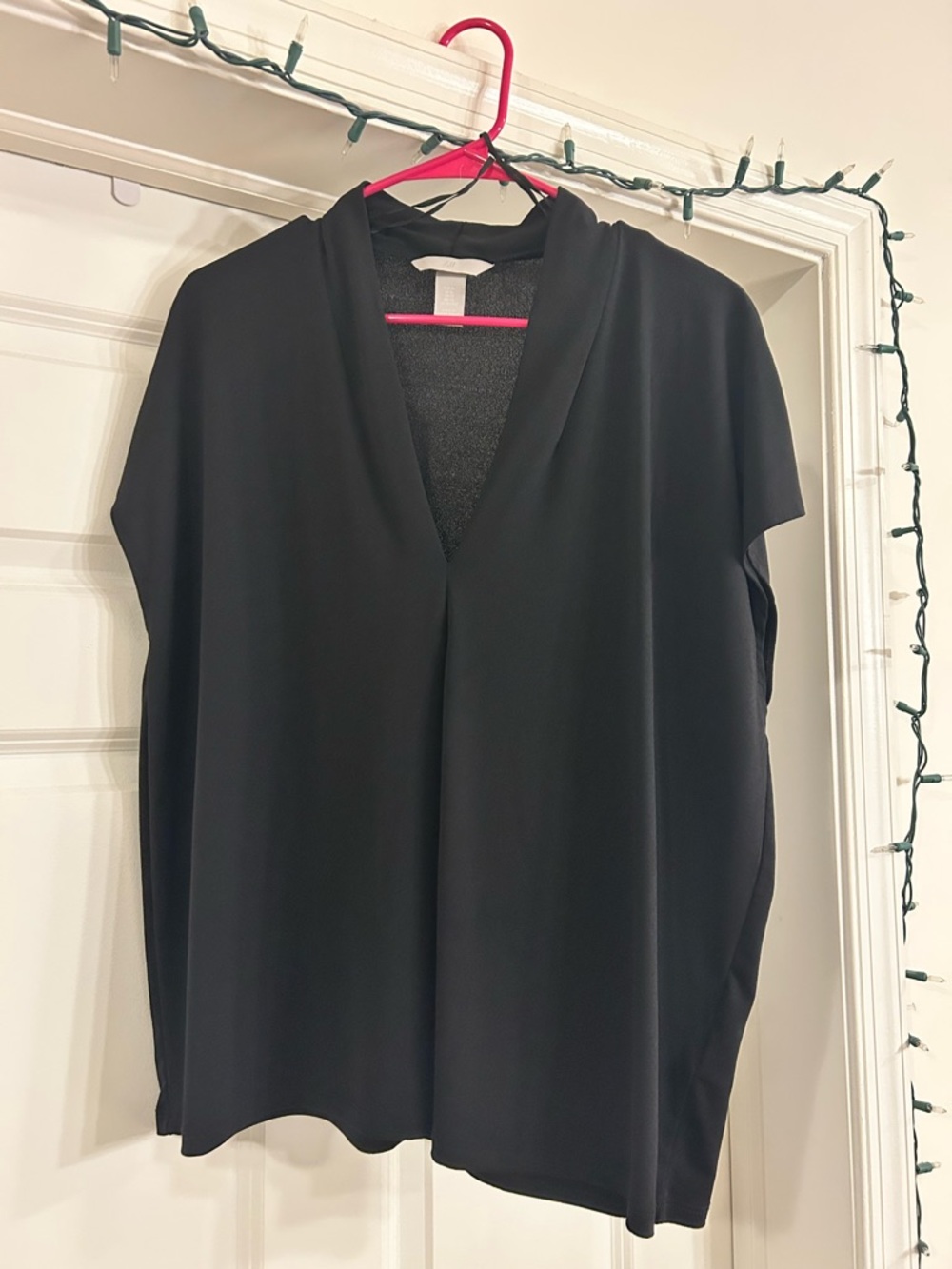 H&M Black Women's V-Neck Short Sleeve Top - Classic Everyday Style